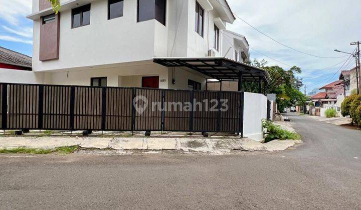 Dijual rumah di komplek Pasar minggu 3,5 Lantai