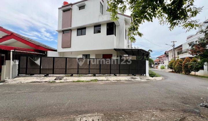 Dijual rumah di komplek Pasar minggu 3,5 Lantai 2