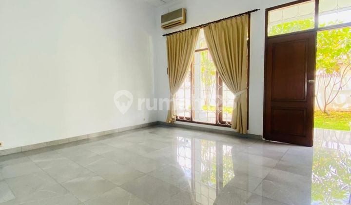 Disewakan Rumah Ada Pool Di Pejaten Jakarta Selatan