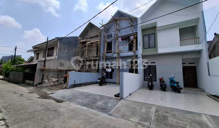 Rumah Minimalis 2 Lantai Deket Toll