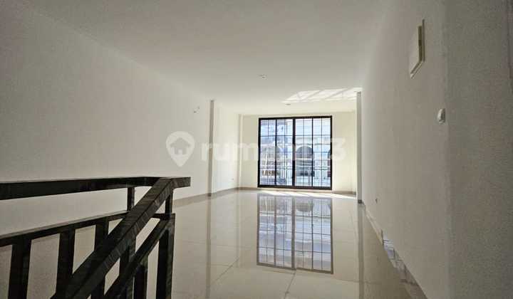 For Rent: Osaka Shop House in PIK 2, Size 4.5x20, 3 Floors, Empty, Very Strategic Location