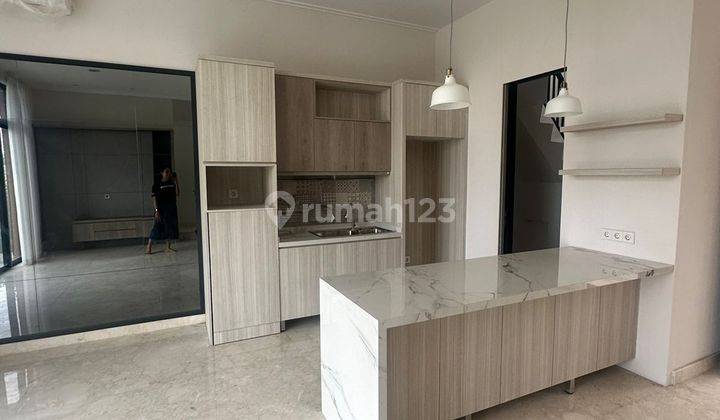 Rumah Pik 2 Disewa Ukuran 8x15 2 Lantai Semi Furnish Bagus  1