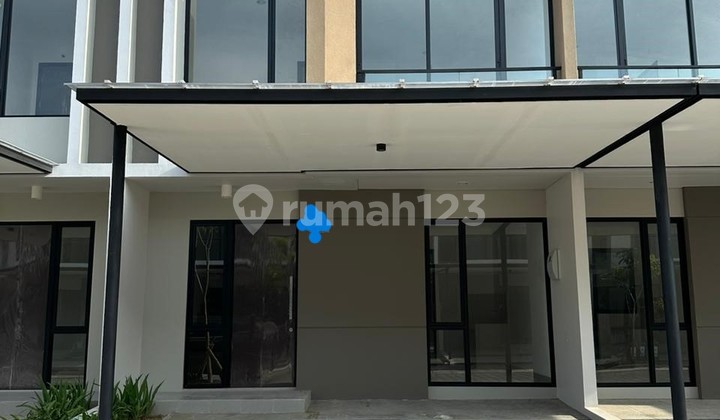 Millennial House Rent 6x10 2 Floors Brand New Facing Park Position