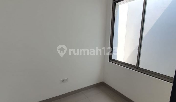 Disewa Termurah Rumah PIK 2 Uk 4,5x10 2 Lantai Kosongan Siap Huni  2