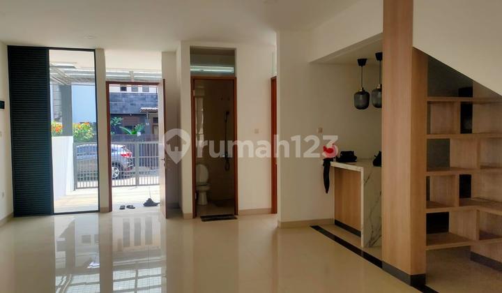 Dijual Rumah 2 Lantai Modern Siap Huni di Pasir Salam