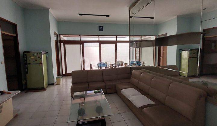 For Rent Rumah Modern Furnished di Taman Sakura Indah 2