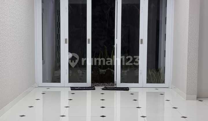 For Sale Rumah Modern 2 Lantai Lokasi di Batununggal