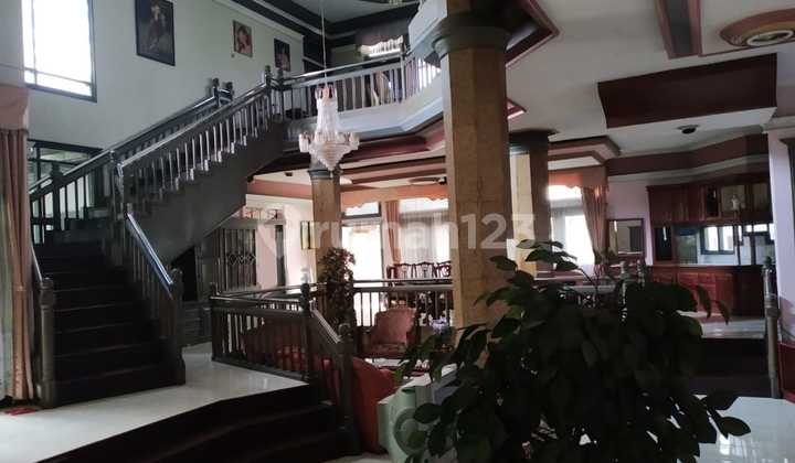 For Sale Old Luxury House on Moch Toha Main Road 2