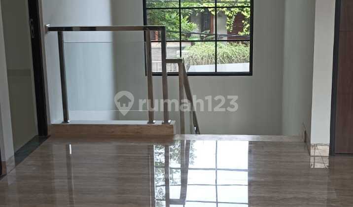  Disewakan rumah  2 Lantai Aman & Asri di Batununggal