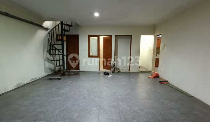 Dijual Rumah Cantik 2 Lantai Ada Paviliun di Sayap Turangga 2