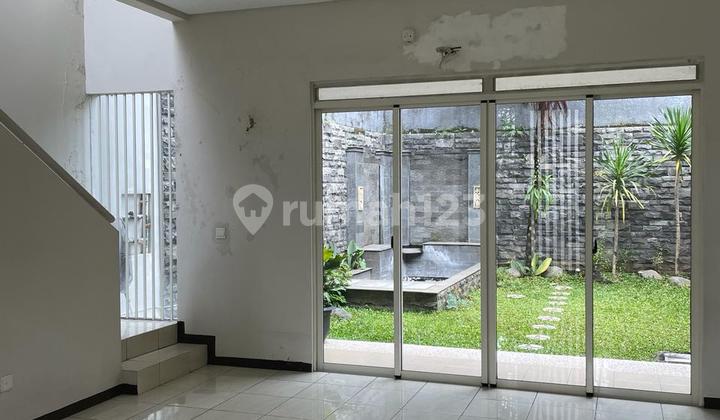 Disewakan Rumah Hoki Cantik Terawat 2 Lantai di Kota Baru 