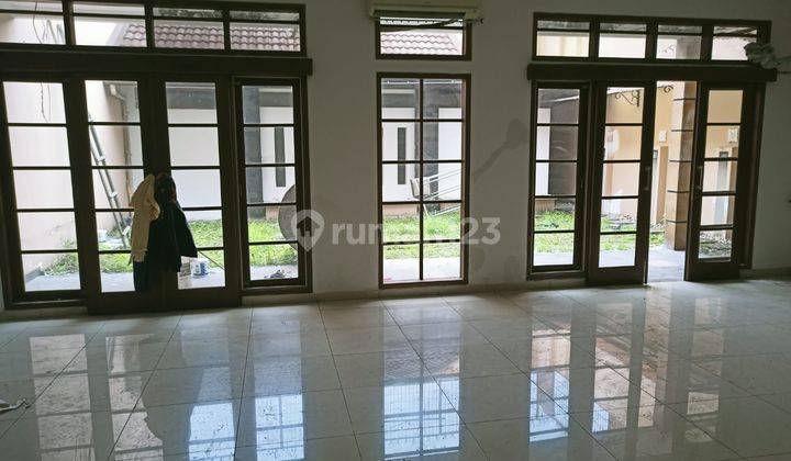 Dijual Rumah Tinggal Besar Nyaman Siap Huni di Batununggal 1