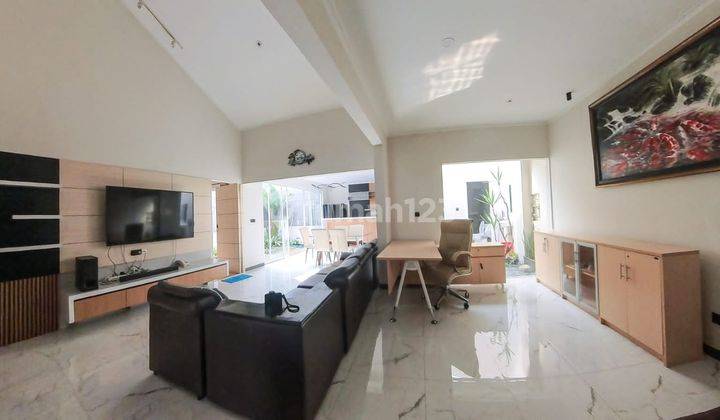 Disewakan Rumah Homy Semi Furnished Modern Kota Baru Parahyangan 1