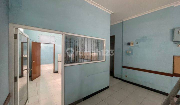 Dijual Ruko 3 Lantai Terawat Siap Usaha di Mainroad Jamika 1