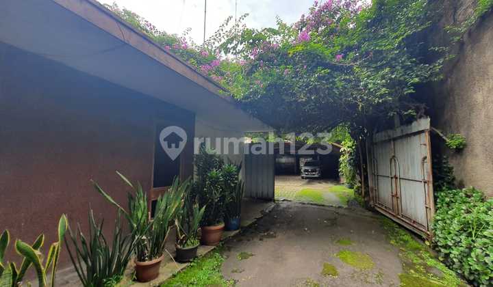 Dijual Turun Harga Rumah dan Gudang di Mainroad Cihampelas 1