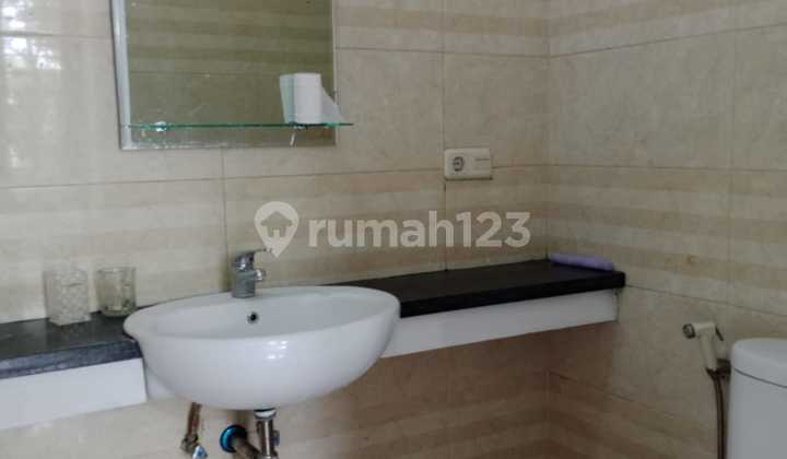 Disewakan Rumah Lux 3 Lantai Siap Huni di Batununggal 2
