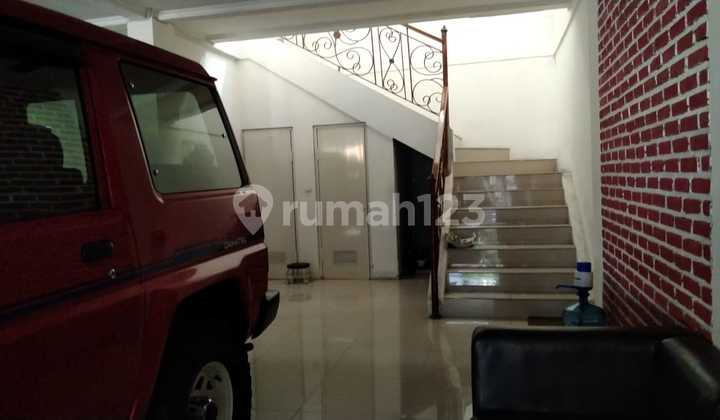 For Rent: 2-Story Commercial Space at Sayap Buah Batu