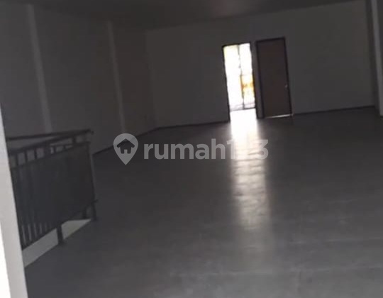 For Rent, Shop House on Main Road Pasir Kaliki Bandung. 2