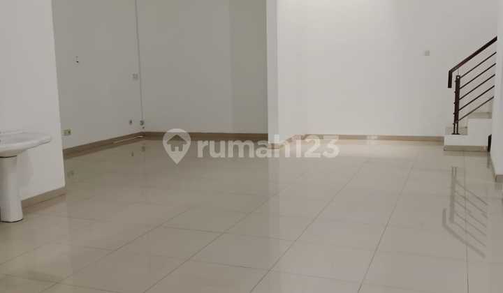 Disewakan Rumah Lux 3 Lantai Siap Huni di Batununggal