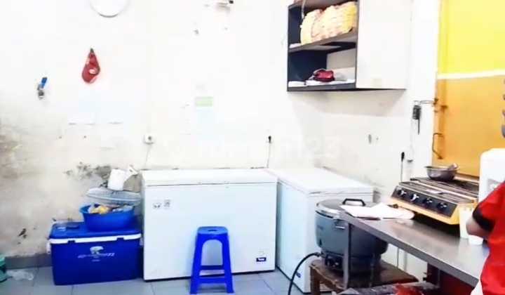 For Sale, Ready-to-Use Shop House, Strategic Location in Bustling Cipadung Area. 2