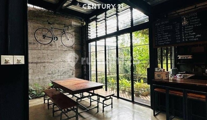 Rumah Industrial Modern di Distrik Emerald Vc 16394