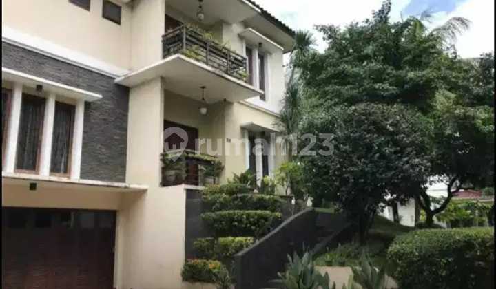 Rumah Posisi Hoek Siap Huni Semi Furnished SHM  di Pejaten, Jakarta Selatan