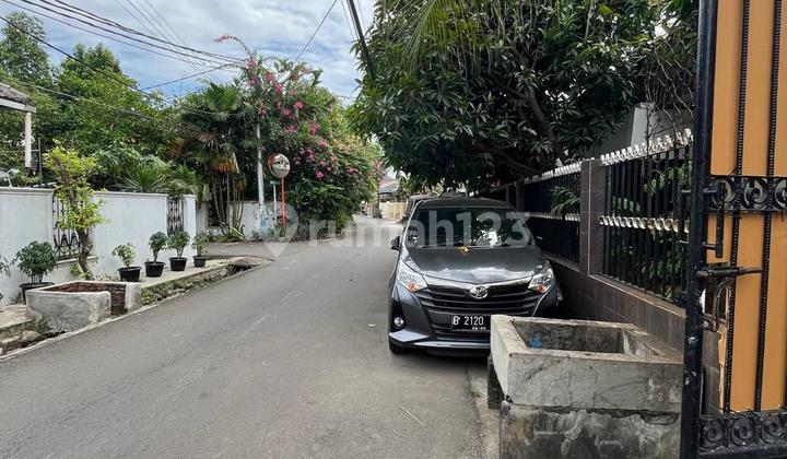 Rumah Bagus Plus 4 Pintu Kos-Kosan Semi Furnished SHM di Kayumas, Jakarta Timur