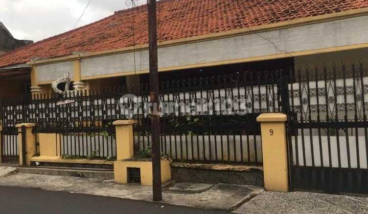 Rumah Bangunan Lama SHM di Rawamangun, Jakarta Timur