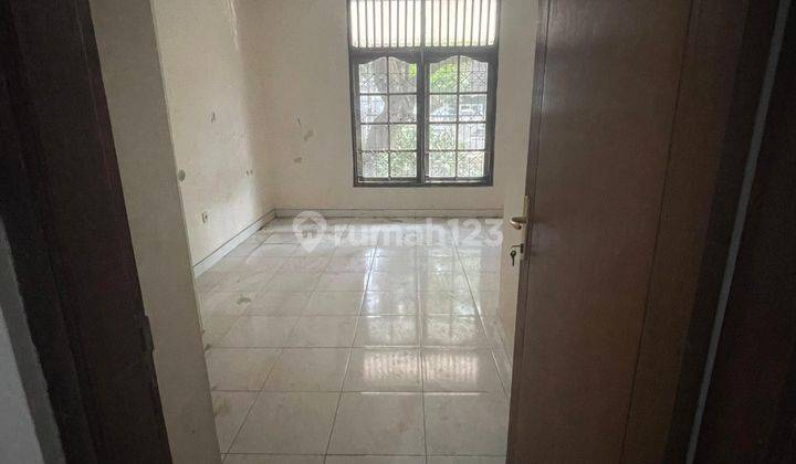 Rumah SHM Unfurnished Lingkungan Asri di Pulomas, Jakarta Timur 2