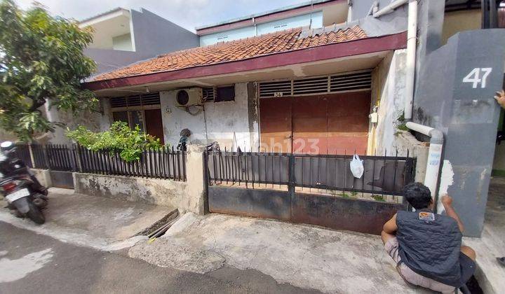 Rumah Bangunan Tua SHM di Pulo Asem, Jakarta Timur 2