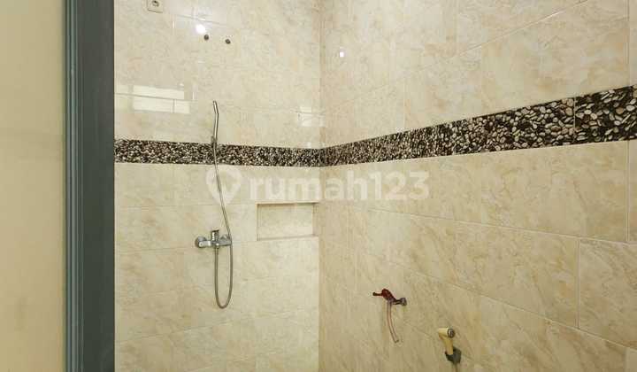 Lake View House Directly in Serenade Lake Gading Serpong Cluster 2