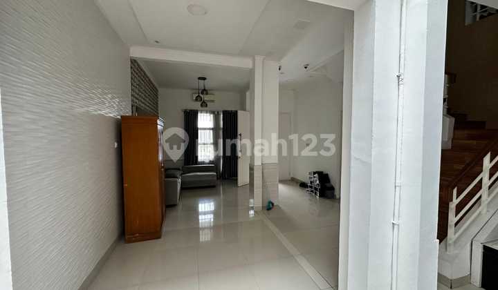 Semi-Furnished House in San Lorenzo Cluster, Gading Serpong 2