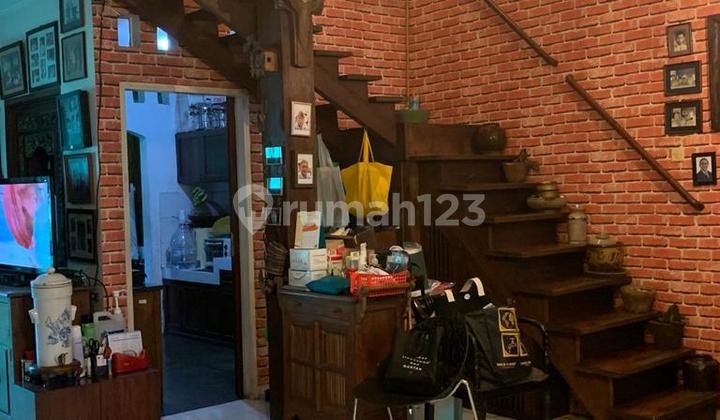 Rumah 2 Lantai Bagus Semi Furnished di Bintaro Sektor 1 Jakarta Selatan, Jakarta Selatan