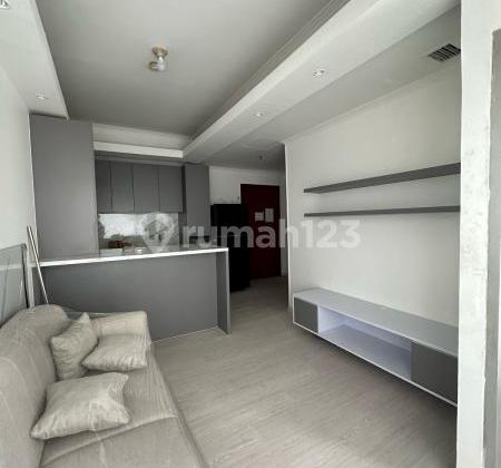 Jual Apartemen Sudirman Park 2 Kamar Tidur Furnished Renovated 