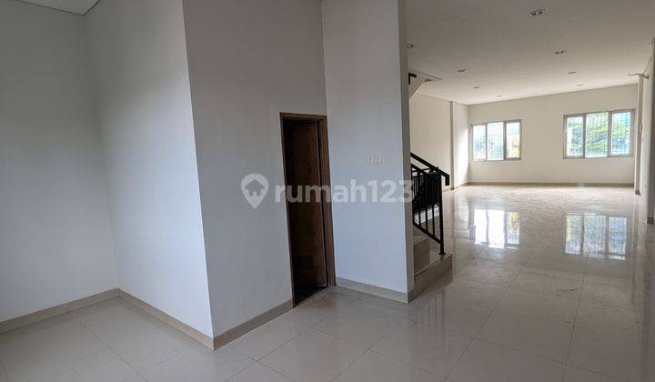 Disewakan Ruko 3lt + 1basement Bisa Gandeng di Meruya, Kembangan 2