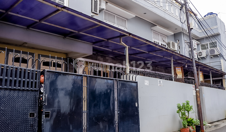 Dijual Rumah Kost 35 Kamar di Grogol, Jakarta Barat Dijual Rumah Kost 35 Kamar di Grogol, Jakarta Barat