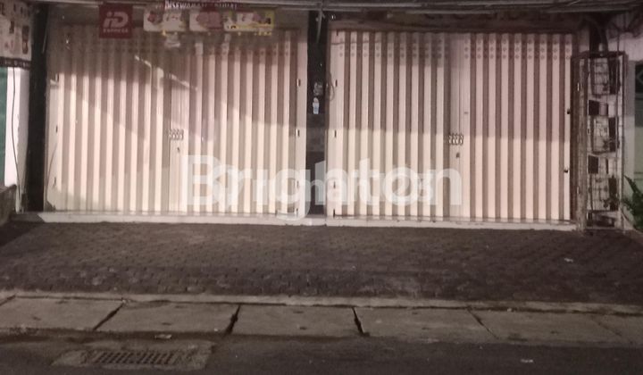 Ready-to-use shop house in a highly strategic and commercial location. 1