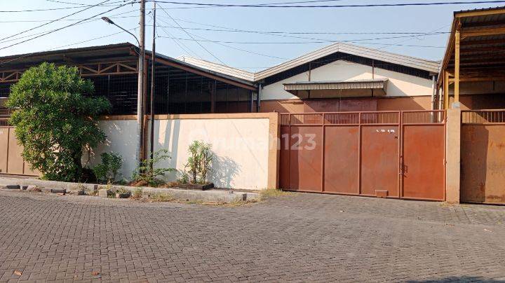 gudang Margomulyo permai, lokasi sangat strategis  1