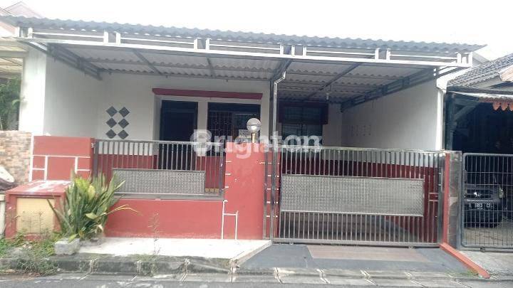 rumah siap huni lokasi sangat strategis dan komersial 1