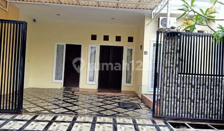 Ready-to-Occupy House in a Very Strategic Location