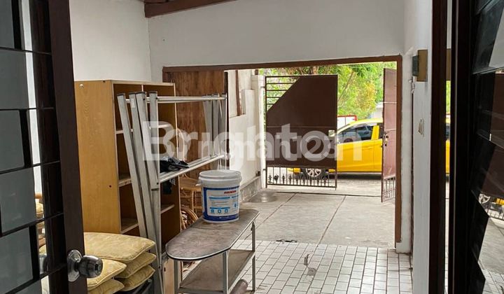 Ready-to-occupy house in a very strategic location. 2