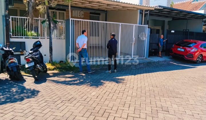 Rumah Siap Huni Lokasi Sangat Strategis Dan Komersial 2