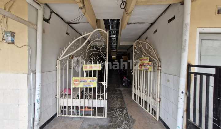 Very Strategic and Commercial Location Boarding House 2