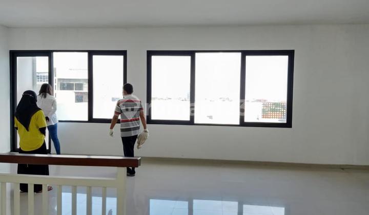 Ready-to-Occupy Shop House in a Highly Strategic and Commercial Location 2