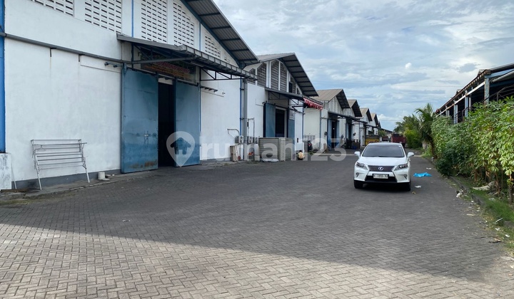 Ready-to-Occupy Warehouse in a Highly Strategic Location Ready-to-Occupy Warehouse in a Highly Strategic Location