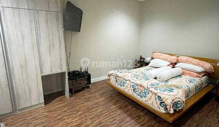 Rumah modern 2,5 lantai di graha raya selangkah ke tol parigi  2