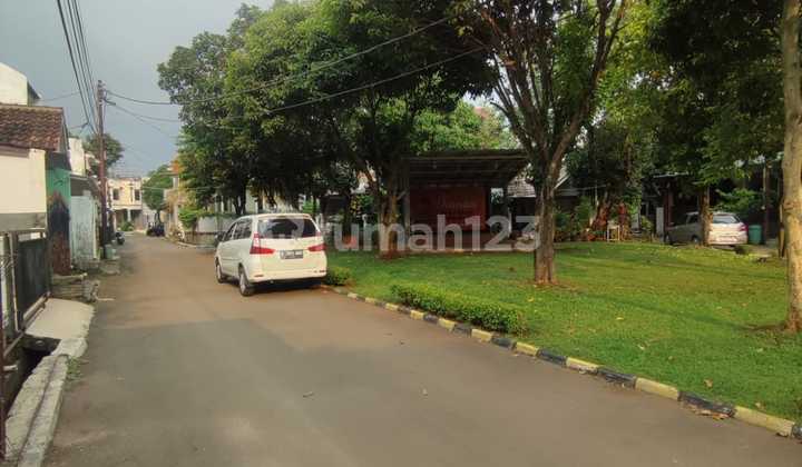 Paling Murah! Kavling Strategis Depan Taman di Graha Raya