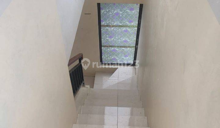 Rumah Dijual Hoek, 2 Lantai. Bangunan Bagus Di Graha Rya Bintaro  2