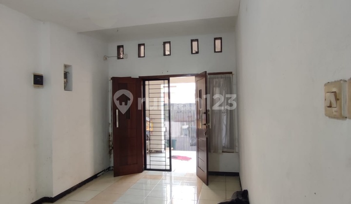 Ready-to-Occupy House, Strategic Location Near Graha Raya Fresh Market 2
