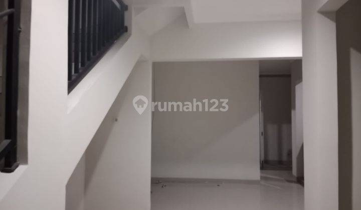 Rumah 2,5 Lantai Di Cluster Premium Graha Raya  2